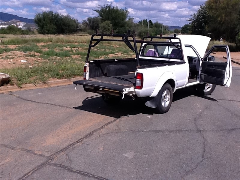 2004 Nissan  - Single Cab Pick-Up
