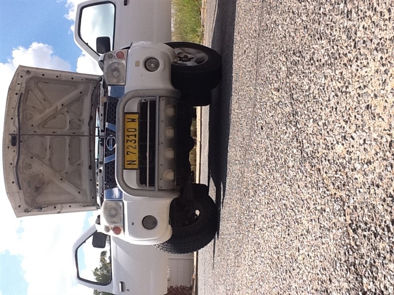2004 Nissan  - Single Cab Pick-Up