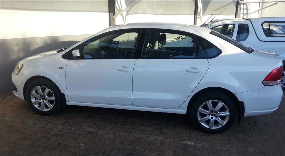 Volkswagen polo sedan 2012