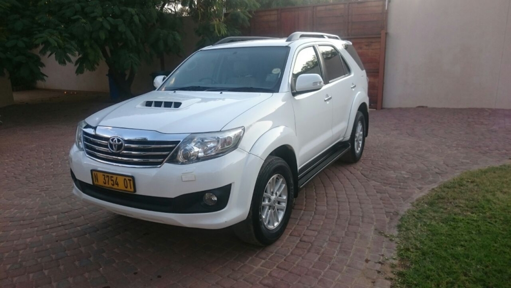 Toyota fortuner 2012