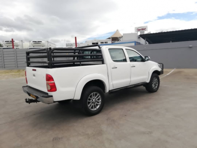 2012 TOYOTA Hilux 4.0 Raider 4x4 D-Cab PU MY05 AT - Double Cab Pick-Up
